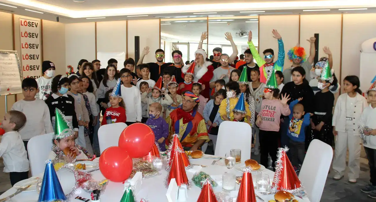 Antalya LÖSEV’den Çocuklara Umut Dolu Yılbaşı Partisi 4